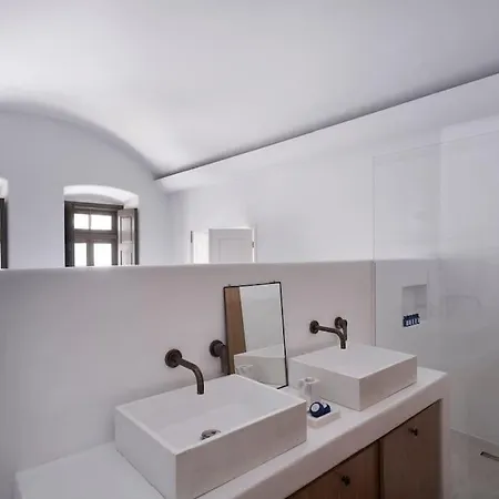 2-bedroom House With Balcony